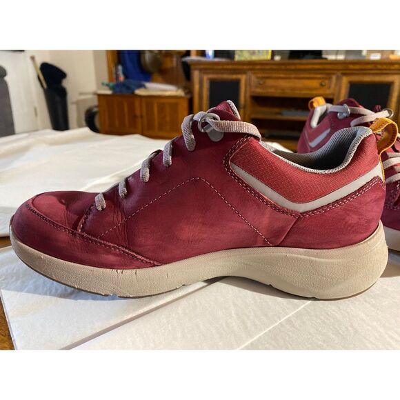 Clarks Wavewalk Shoes. Size 8 1/2. Burgundy. GUC - Picture 7 of 10